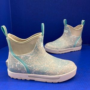 XTRATUF Women's 6 Inch Ankle Deck Boot Blue Coho Print color size 9.